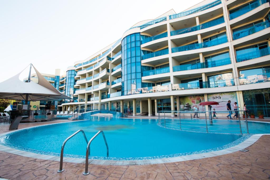 The swimming pool at or close to Aparthotel Marina Holiday Club - All Inclusive & Free Parking