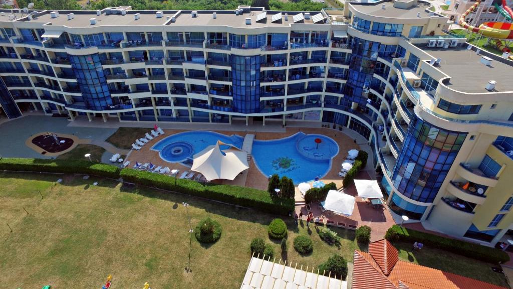 The swimming pool at or close to Aparthotel Marina Holiday Club - All Inclusive & Free Parking
