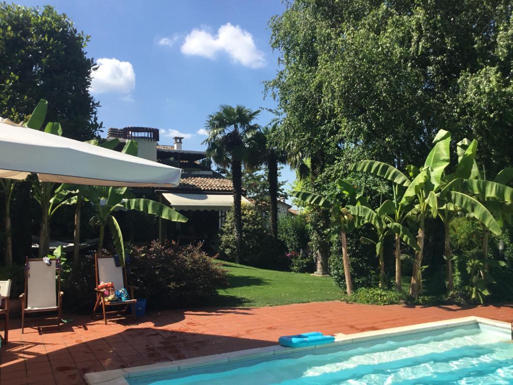 Bazén v ubytovaní La Pergola B&B alebo v jeho blízkosti