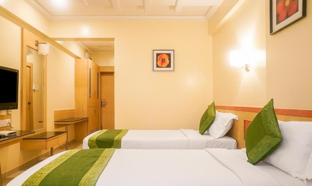 Postel nebo postele na pokoji v ubytování Treebo Brahma Regency