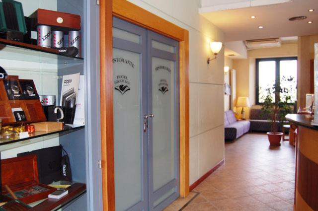 Kuchyň nebo kuchyňský kout v ubytování Hotel Rivamare