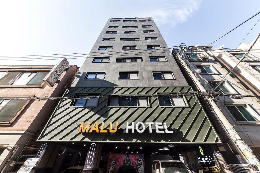 a large building with a mavis hotel sign on it at Malu Hotel Suwon in Suwon