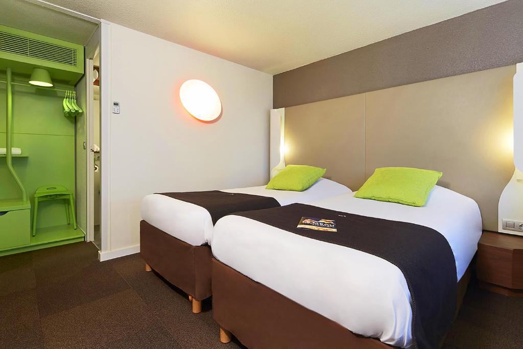 Postel nebo postele na pokoji v ubytování Campanile Hotel Senlis