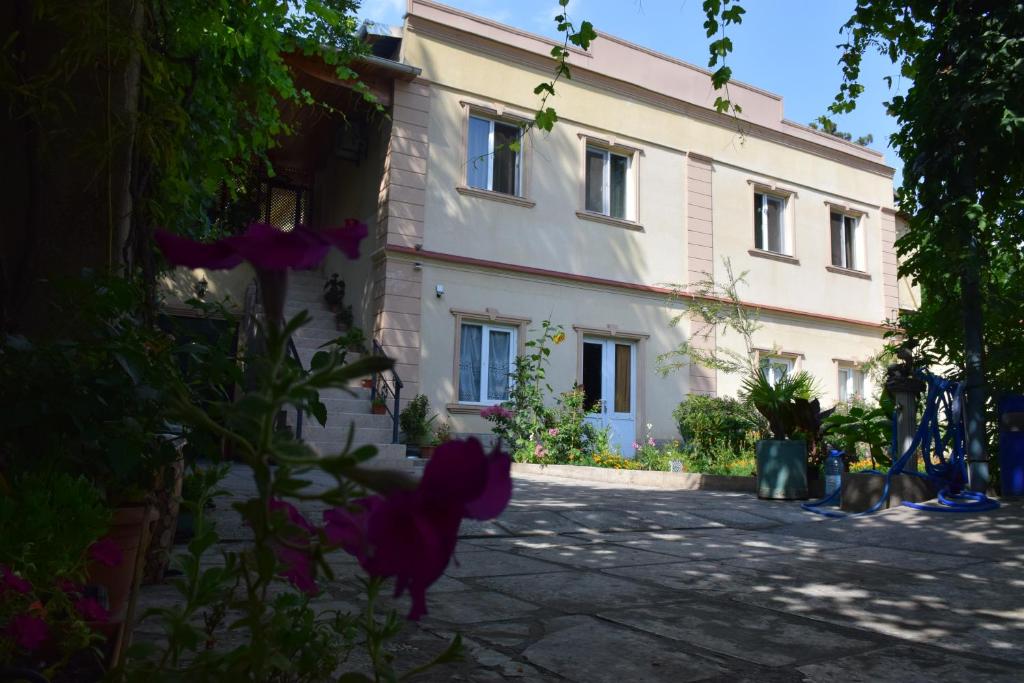 Zahrada ubytování Crossway Tbilisi Hotel