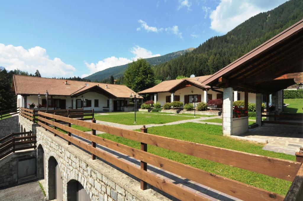 Nespecifikovaný výhled na hory nebo výhled na hory při pohledu z aparthotelu