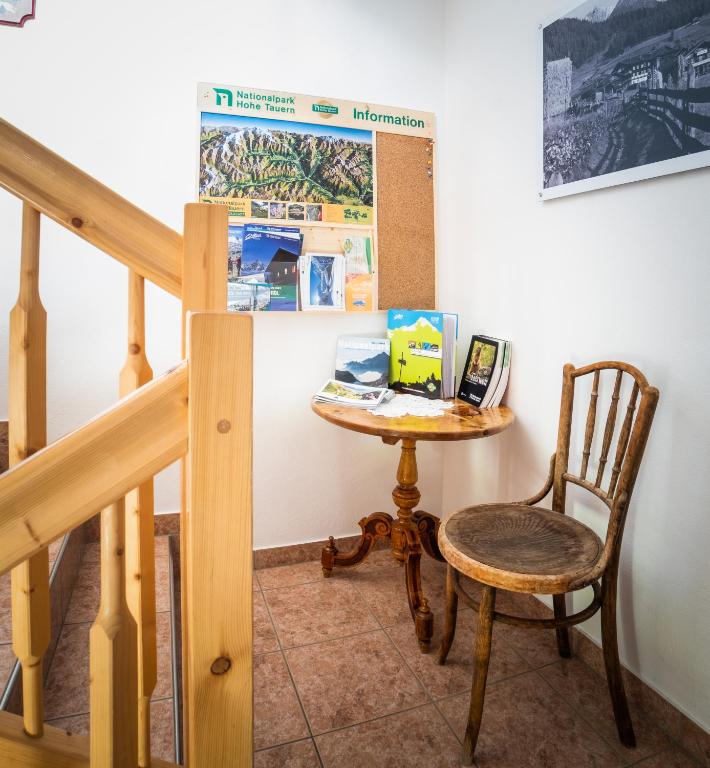 Televízia a/alebo spoločenská miestnosť v ubytovaní Haus Panoramablick