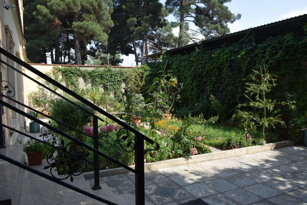 Zahrada ubytování Crossway Tbilisi Hotel