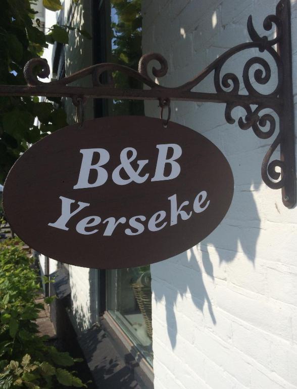 a sign that reads bc kerklee hanging on a building at Bed & Breakfast Yerseke in Yerseke