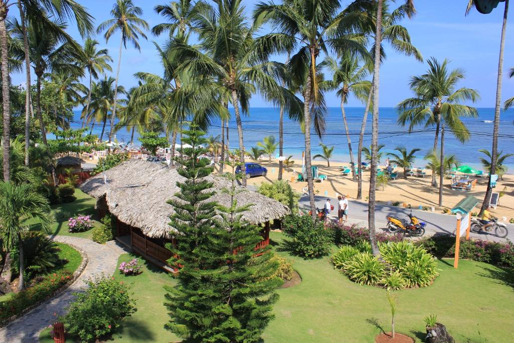 widok na plażę z ośrodka w obiekcie Hotel Playa Colibri w mieście Las Terrenas