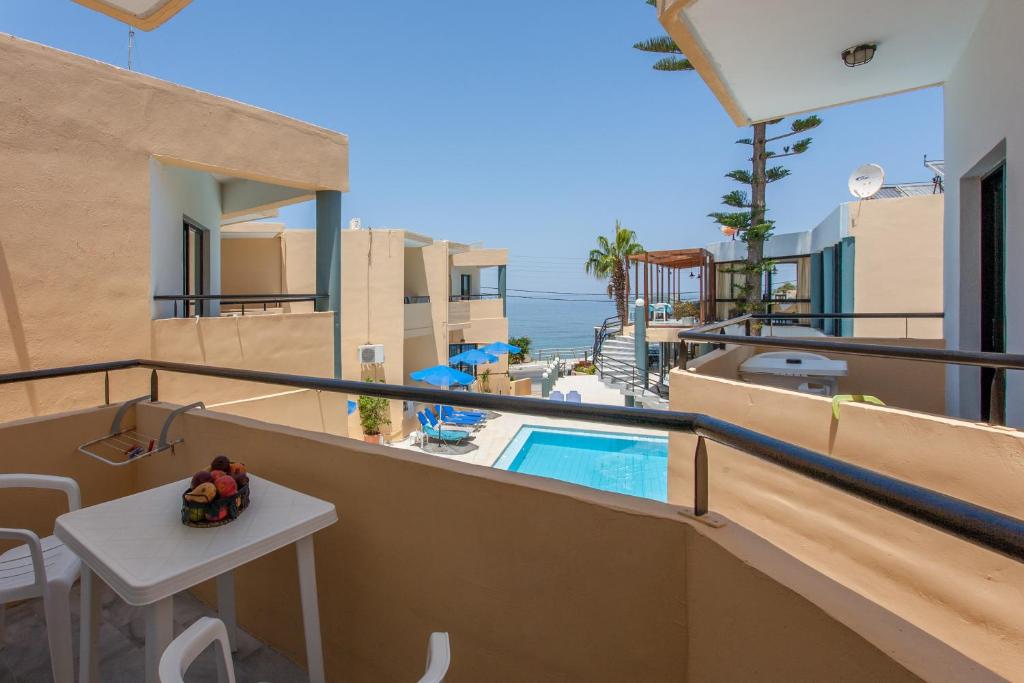 Bazén v ubytování Akasti Hotel nebo v jeho okolí