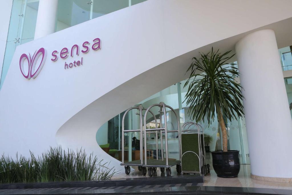 Certificato, attestato, insegna o altro documento esposto da Sensa Hotel Bandung