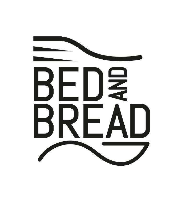 Sijil, anugerah, tanda atau dokumen lain yang dipamerkan di Bed and Bread