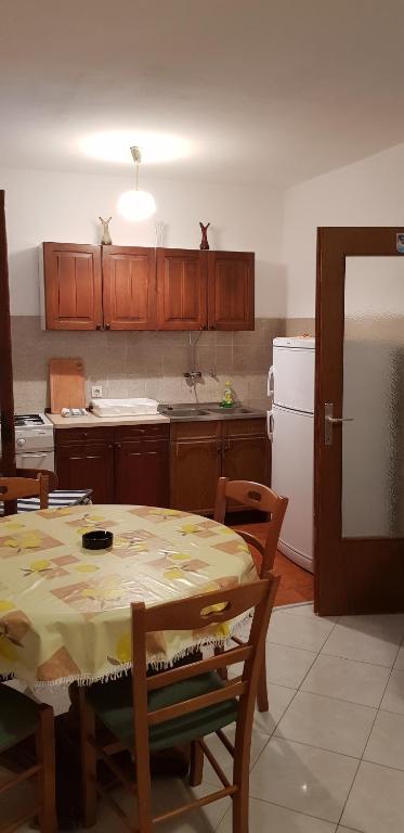 Kuchyň nebo kuchyňský kout v ubytování Apartmani Ivanka Simuni