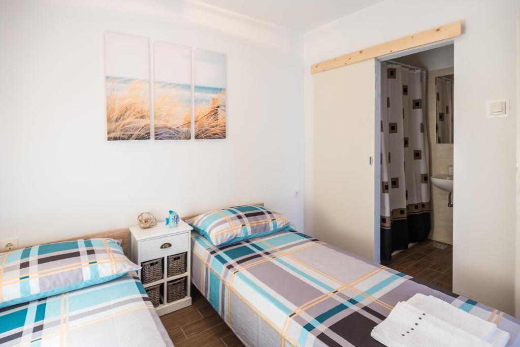 Postel nebo postele na pokoji v ubytování Apartments Dora