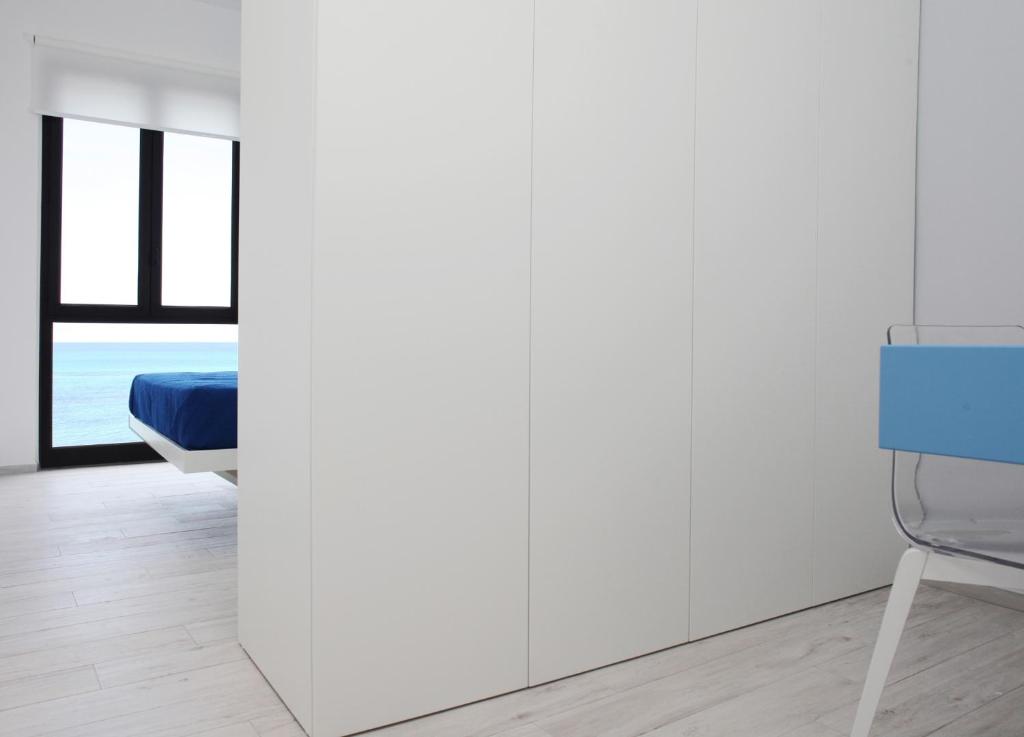 Łóżko lub łóżka w pokoju w obiekcie Sea Windows Suite