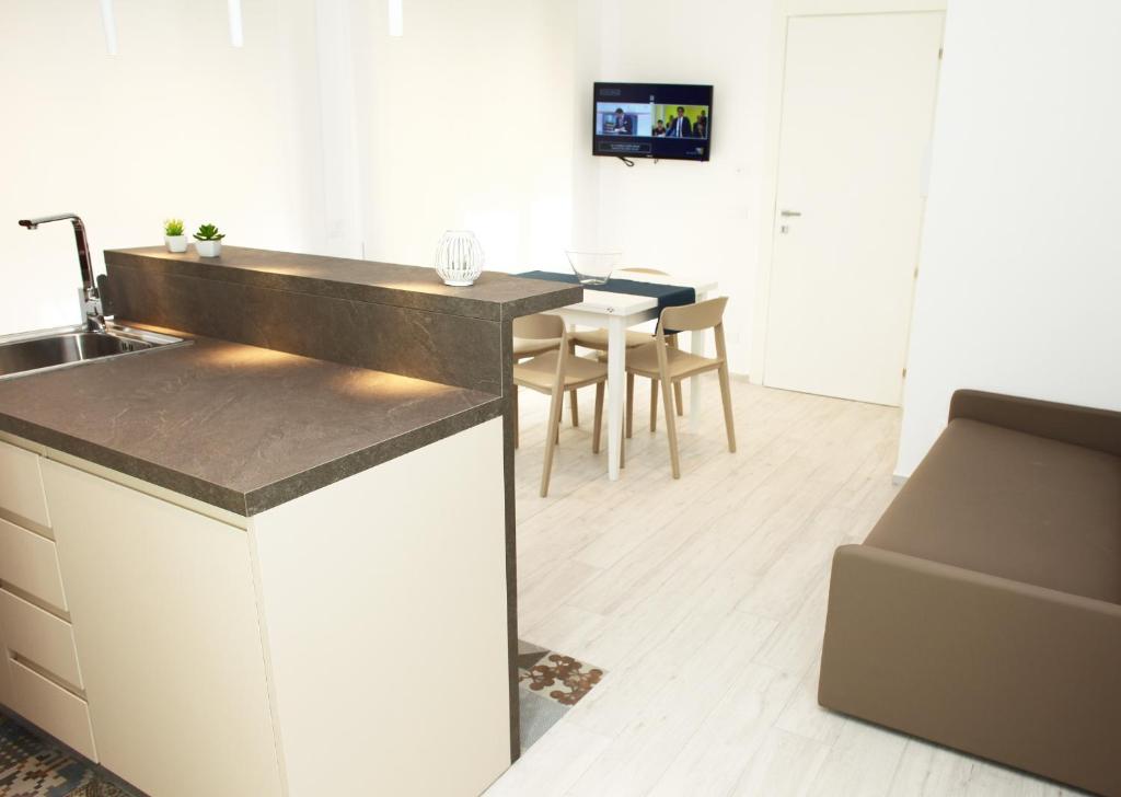 Kuchnia lub aneks kuchenny w obiekcie Sea Windows Suite
