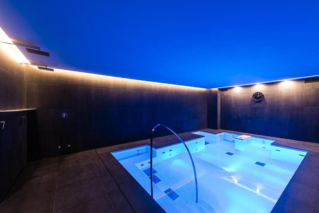 Бассейн в LHP Hotel Santa Margherita Palace & SPA или поблизости