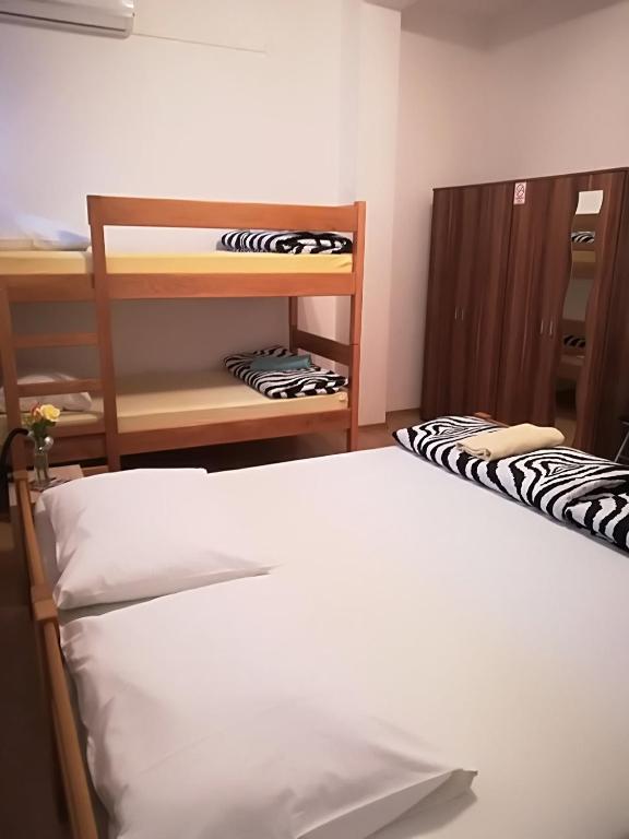 Posteľ alebo postele v izbe v ubytovaní Hostel Poslon