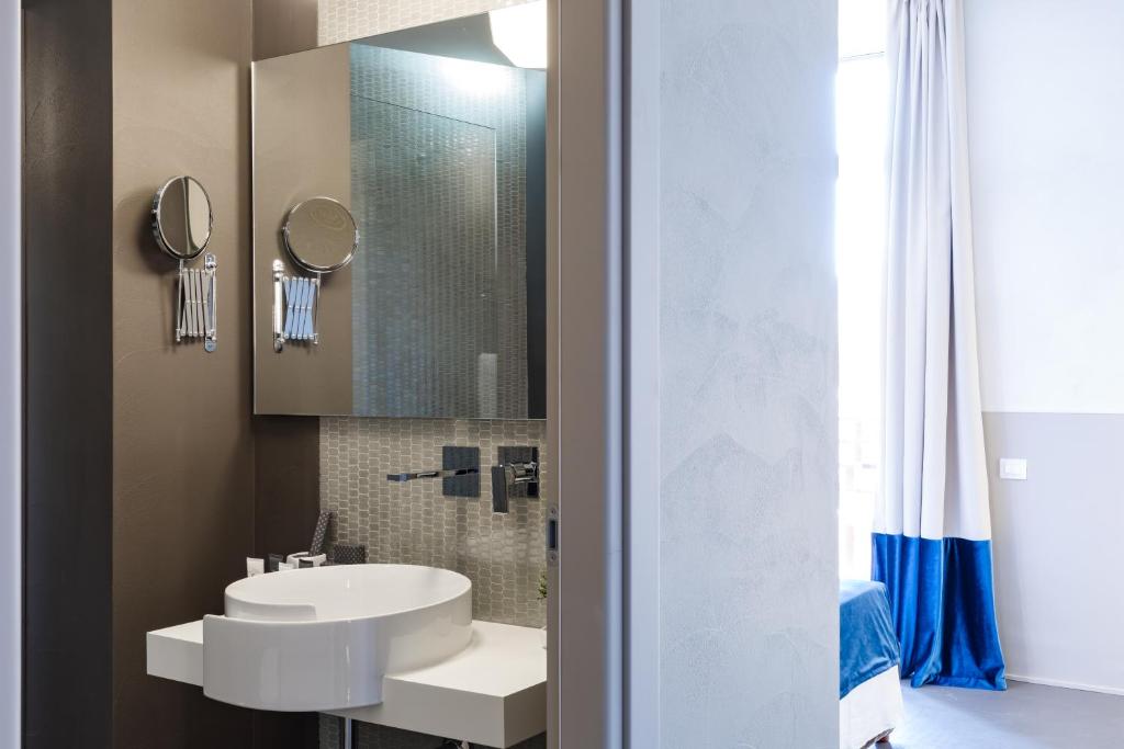 Koupelna v ubytování A World Aparts - Barberini Boutique Hotel