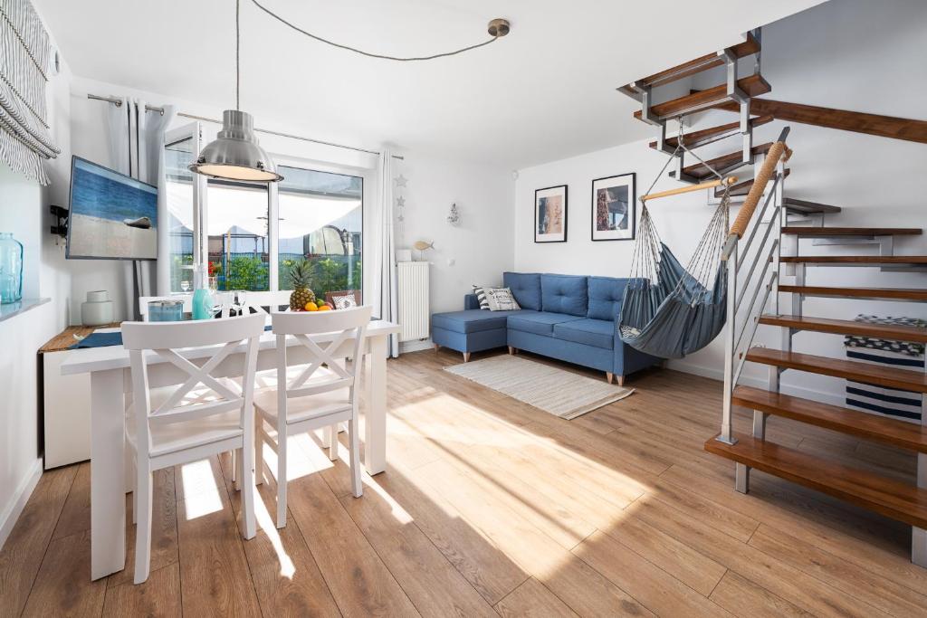 Posezení v ubytování ApartDomek7b Jasne Wybrzeże - nowy i luksusowy