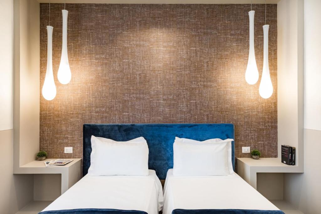Postel nebo postele na pokoji v ubytování A World Aparts - Barberini Boutique Hotel