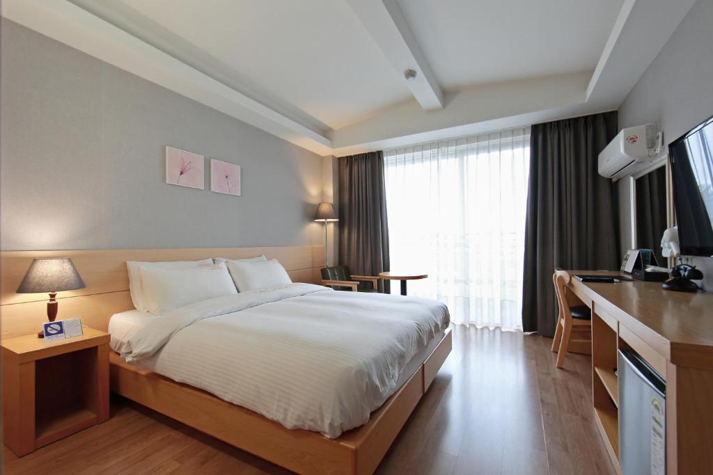 Postel nebo postele na pokoji v ubytování Benikea Swiss Rosen Hotel