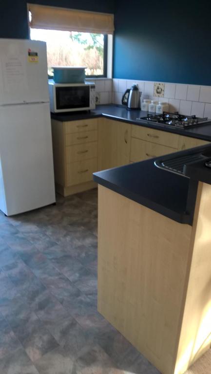 Kuchyň nebo kuchyňský kout v ubytování Minffordd Cottage
