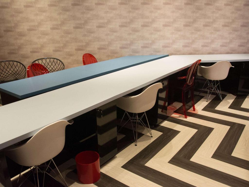 Área de negócios e/ou sala de conferências em ibis Sorocaba