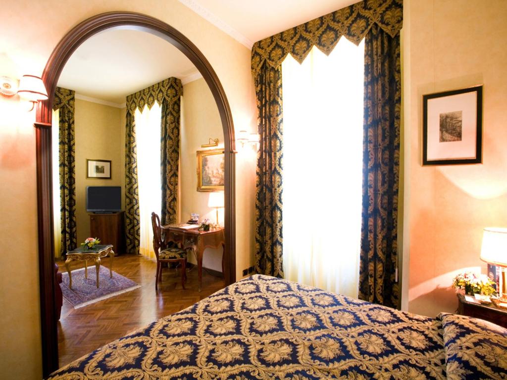 Кровать или кровати в номере Hotel Vittoria