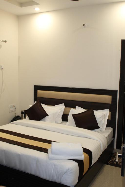 Postel nebo postele na pokoji v ubytování Hotel Gopal