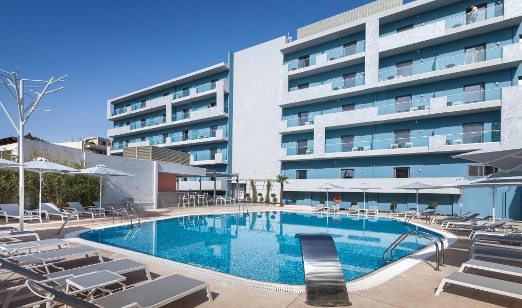 a swimming pool in front of a building at Blue Lagoon City Hotel in Kos