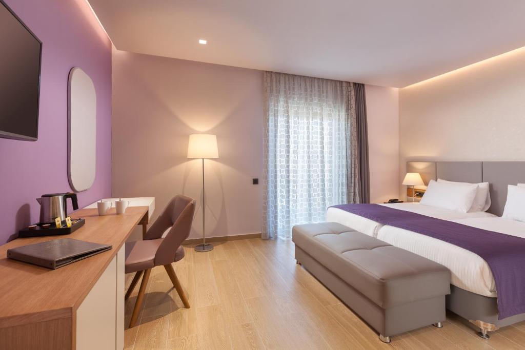 Blue Lagoon City Hotel - 8