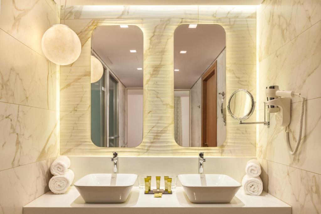 Blue Lagoon City Hotel - 10