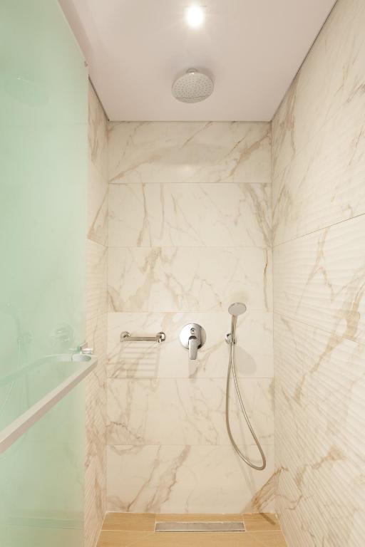 Blue Lagoon City Hotel - 12