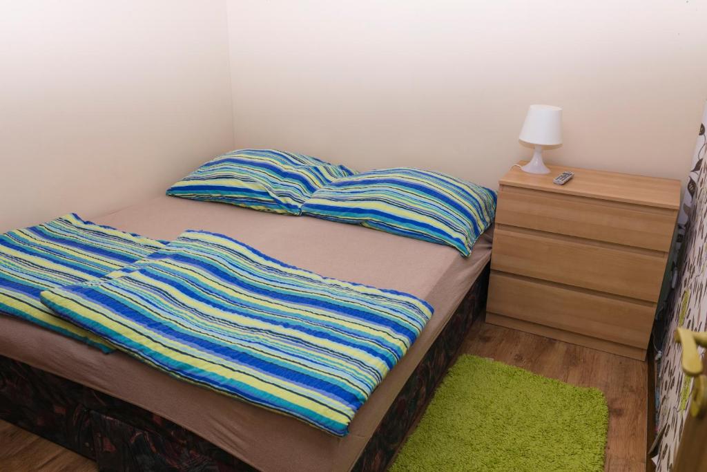 Postel nebo postele na pokoji v ubytování Sklep u Malíků