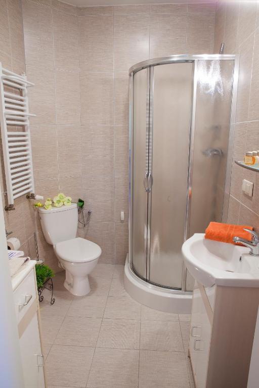 Koupelna v ubytování Józefina Apartament's z dotępem do mini SPA