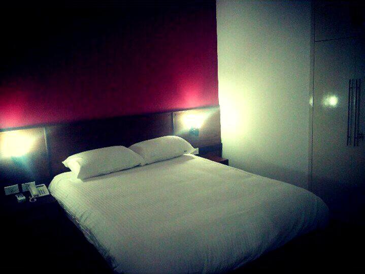 Postel nebo postele na pokoji v ubytování E-Just Hotel Borg El Arab