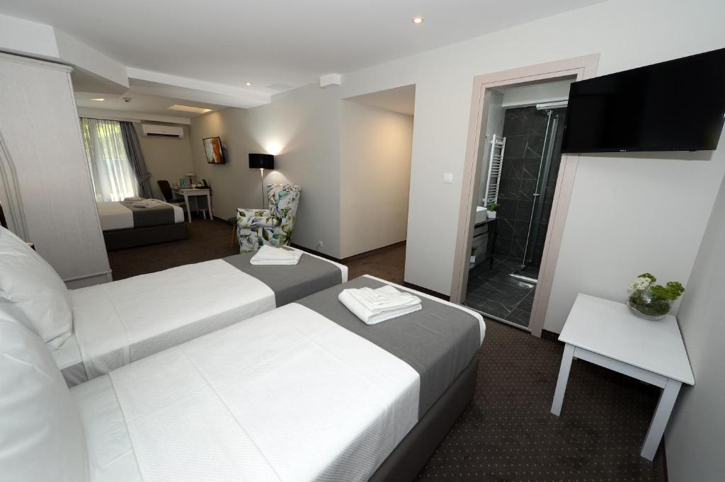Postel nebo postele na pokoji v ubytování Hotel Alexandar II