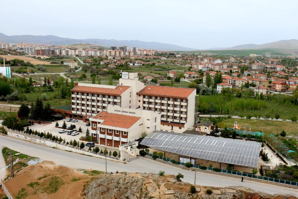 Nespecifikovaný výhled na hory nebo výhled na hory při pohledu z hotelu