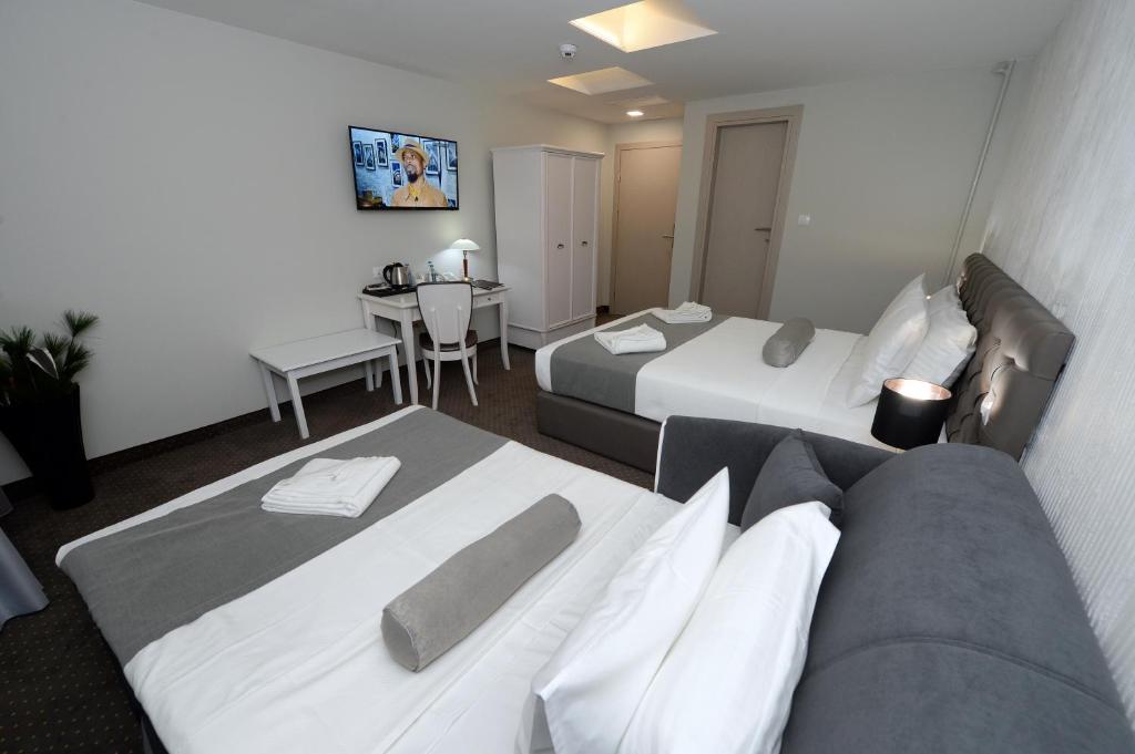 TV a/nebo společenská místnost v ubytování Hotel Alexandar II