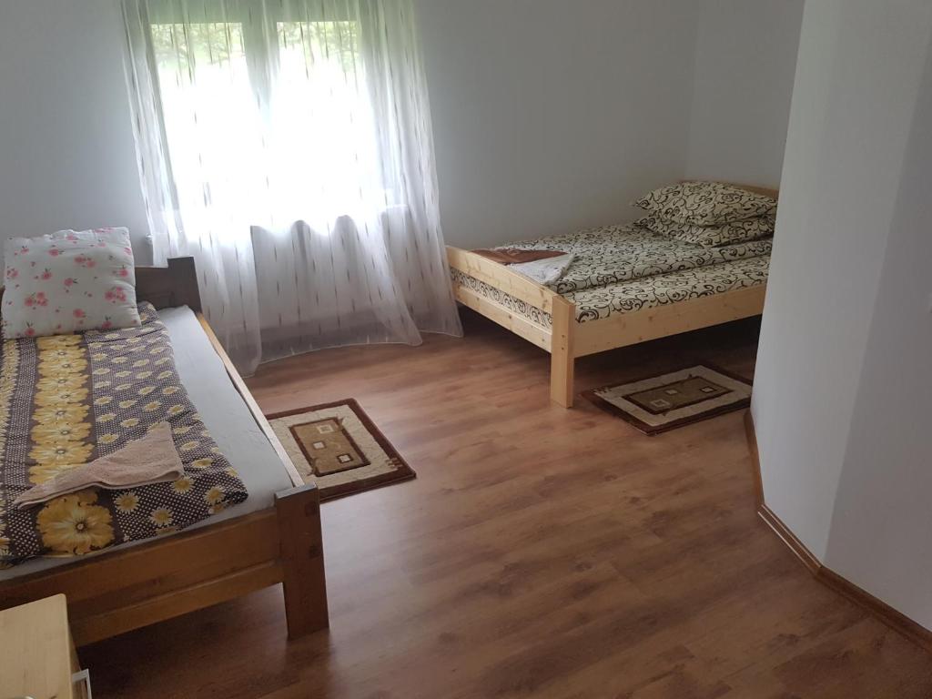 Postel nebo postele na pokoji v ubytování Pensiunea ,,Suciu"