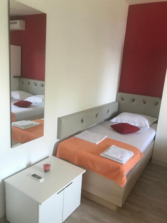 Postel nebo postele na pokoji v ubytování Apartments Nela