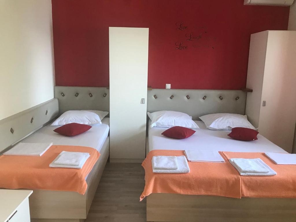 Postel nebo postele na pokoji v ubytování Apartments Nela