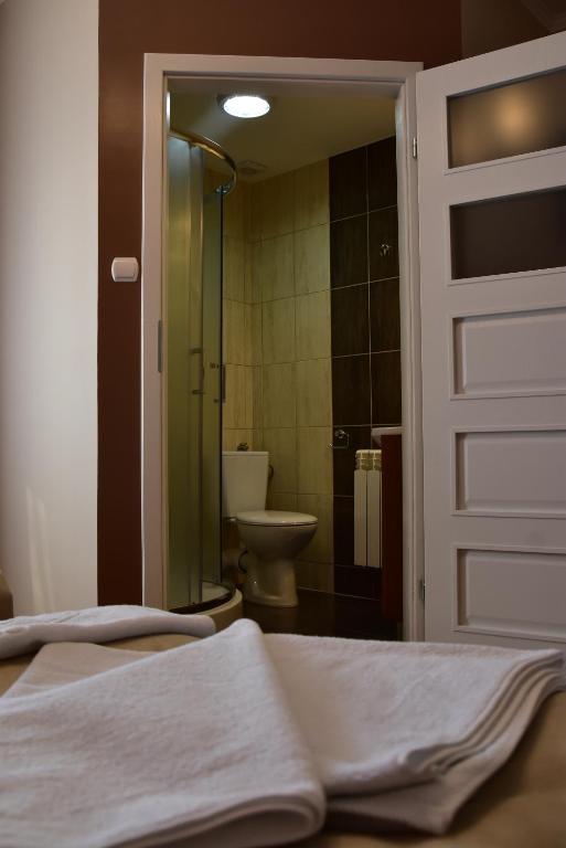 Kúpeľňa v ubytovaní Pokoje Restauracja Lech
