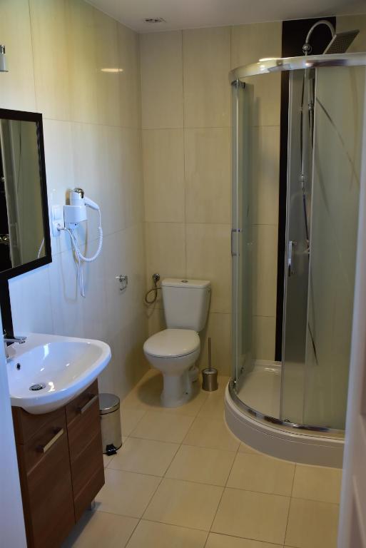 Kúpeľňa v ubytovaní Pokoje Restauracja Lech