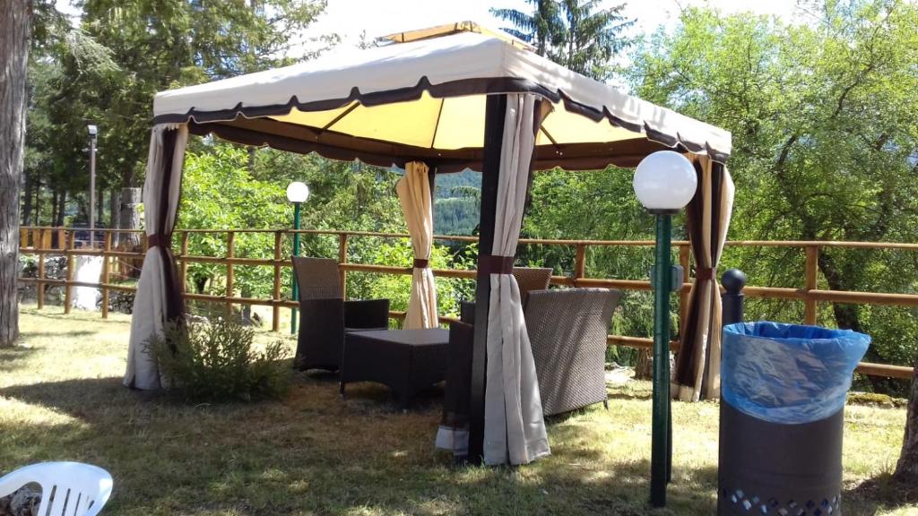 Vonkajšia záhrada v ubytovaní Hotel Pinguino