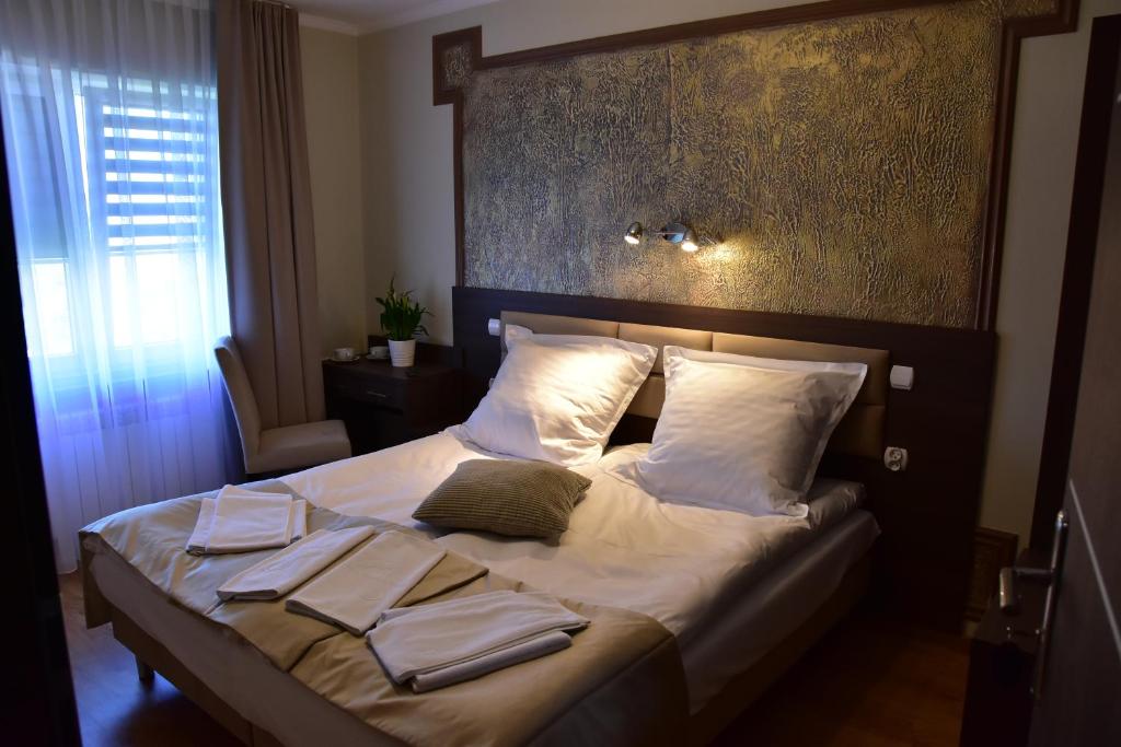 Posteľ alebo postele v izbe v ubytovaní Pokoje Restauracja Lech