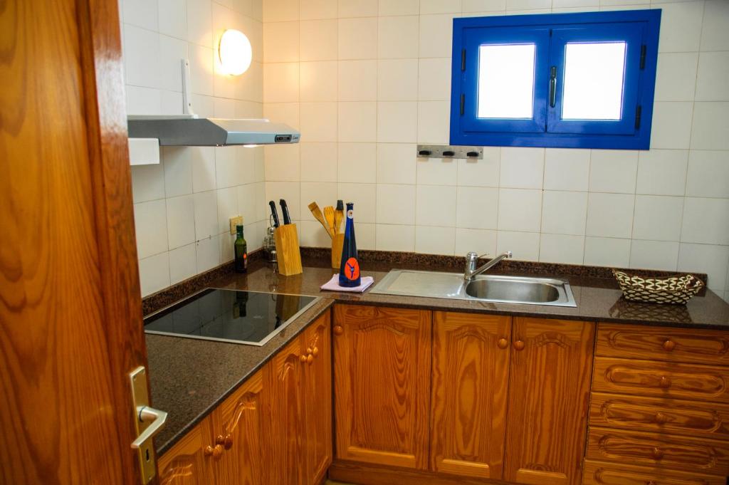 A kitchen or kitchenette at Seaview Risco de Famara 1