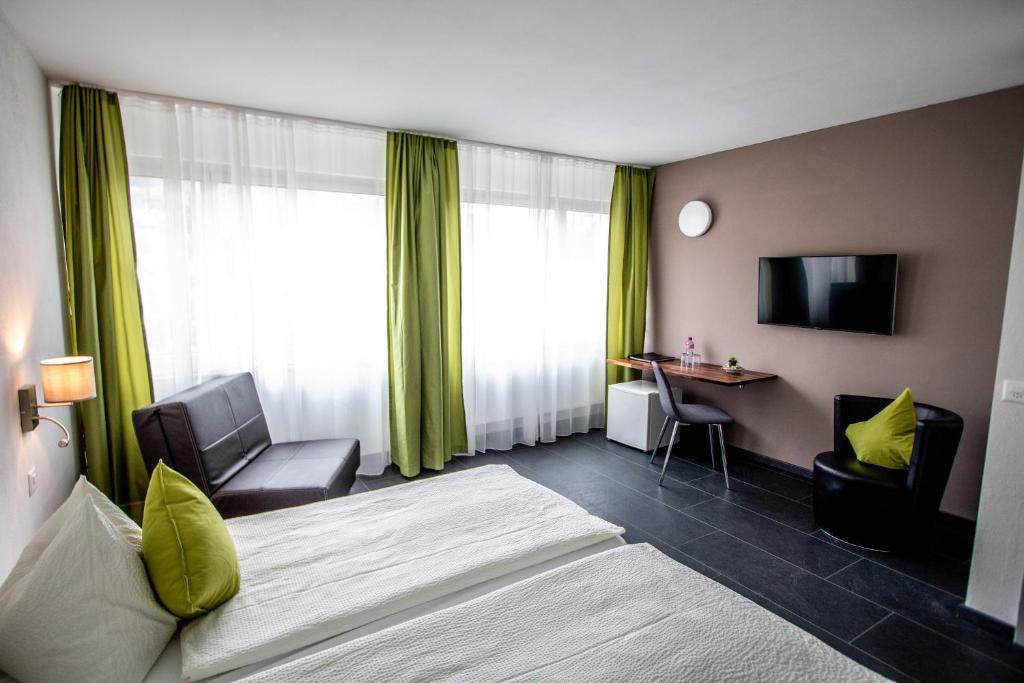 TV a/nebo společenská místnost v ubytování Hotel AM Schloss