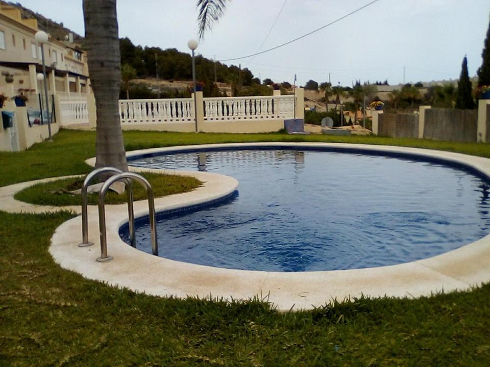 a small pool in a yard with a palm tree at Canuta de Ifach 3H in La Canuta